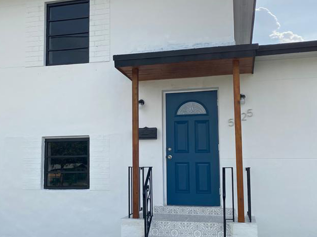 Casa remodelada 1351 W 30th St Hialeah 33012