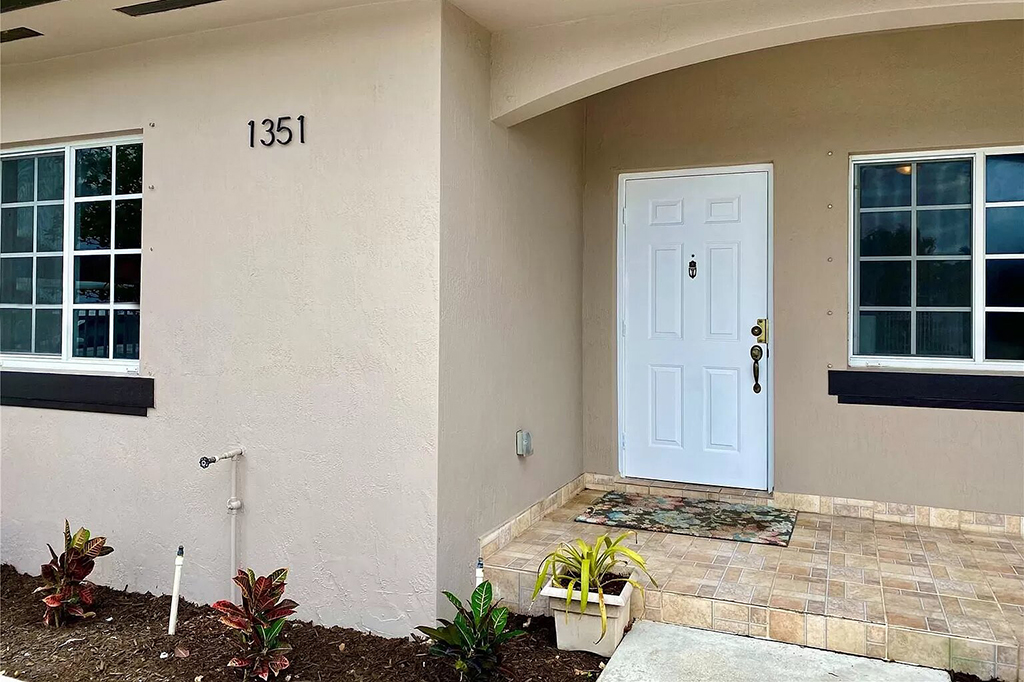 Casa remodelada 1351 W 30th St Hialeah 33012