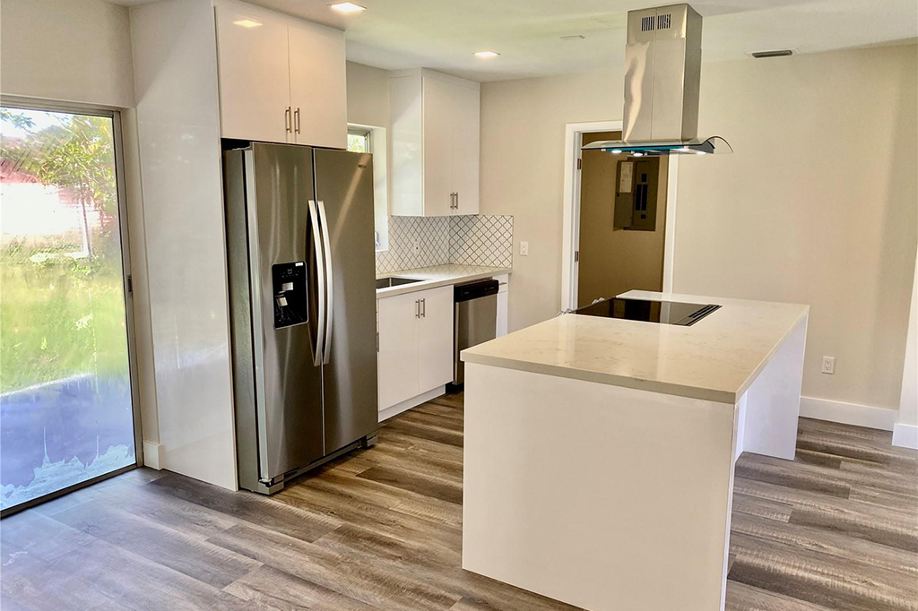 Casa remodelada 1351 W 30th St Hialeah 33012