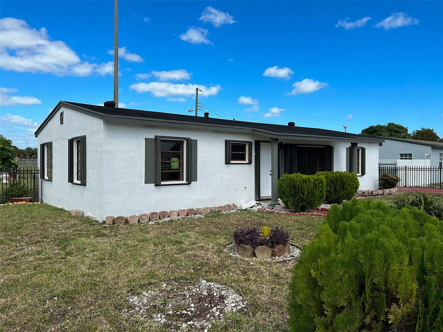 2875-patio 2875 NW 164th Ter, Opa Locka, FL 33054