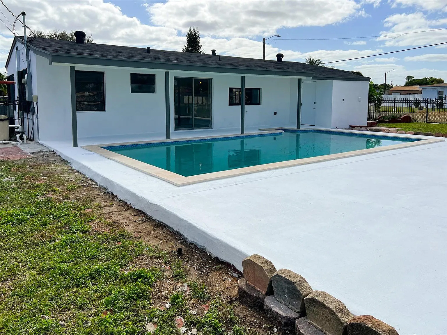 2875-pileta 2875 NW 164th Ter, Opa Locka, FL 33054
